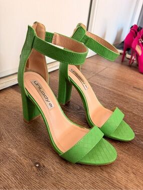 Unilady Green Quilted Ankle-Strap Block Heels